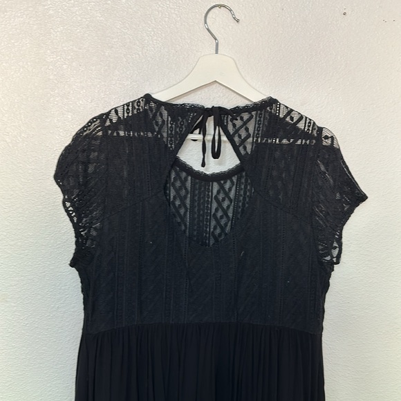 Torrid 1X Deep Black Midi Rayon Slub Lace Trim Dress with Pockets - Picture 6 of 12